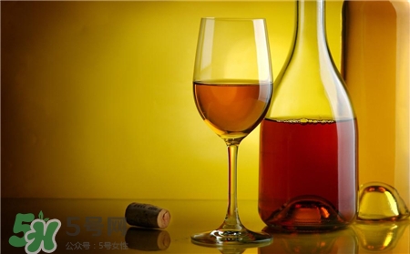 紅酒可以加熱喝嗎?紅酒加熱喝會(huì)損失營養(yǎng)嗎?