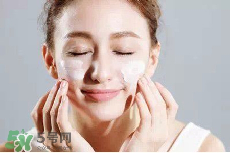 用完卸妝膏還要用洗面奶嗎？用完卸妝膏后需要用洗面奶嗎？