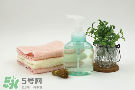 洗衣服能用洗手液嗎？洗手液可以洗衣服嗎？