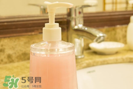 洗手液可以洗澡嗎？洗手液可以當沐浴露嗎？