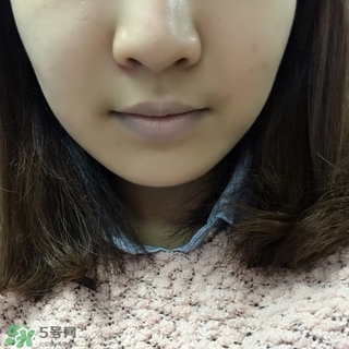愛麗小屋唇部遮瑕膏怎么樣？愛麗小屋唇部遮瑕膏好用嗎？