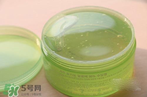 嘴唇干裂可以涂蘆薈膠嗎？嘴唇干裂怎么涂蘆薈膠？