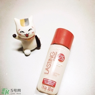 rimmel芮謎粉底液紅瓶藍(lán)瓶哪個(gè)好？rimmel粉底液紅藍(lán)瓶對(duì)比