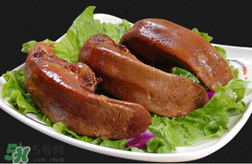 豬舌頭上的白苔怎么撕下來？豬舌頭上的白苔能吃嗎？