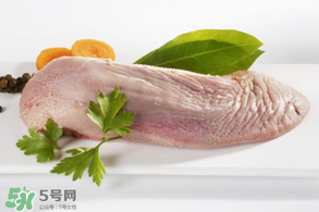 豬舌頭上的白苔怎么撕下來？豬舌頭上的白苔能吃嗎？