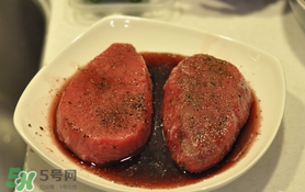 自己在家怎么腌牛排？自己在家腌制牛排需要什么材料？