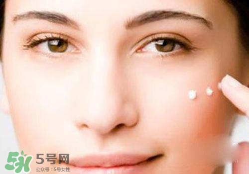 妝前乳是粉底液嗎？妝前乳和粉底液的區(qū)別