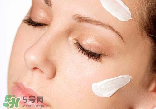 妝前乳是粉底液嗎？妝前乳和粉底液的區(qū)別