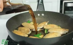 雞翅用熱水焯還是涼水？雞翅焯水冷水下鍋還是熱水？