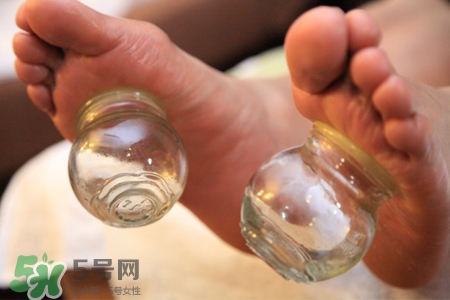 拔罐放血可以祛痘嗎？拔罐放血能治痘痘嗎？
