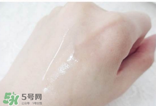 美容液是化妝水嗎？美容液和化妝水的區(qū)別