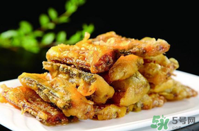 面粉炸魚怎么做？怎么用面粉炸魚？