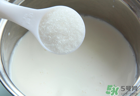 面糊用熱水還是涼水？面糊是用熱水調(diào)還是用涼水調(diào)？