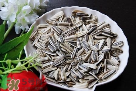 吃瓜子會口腔潰瘍嗎？口腔潰瘍可以吃瓜子嗎？