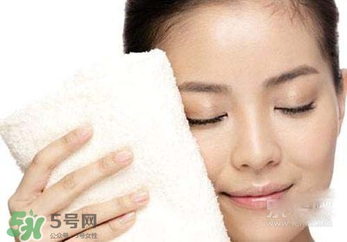 熱毛巾敷臉能祛痘嗎？長(zhǎng)痘怎么用熱毛巾敷臉？