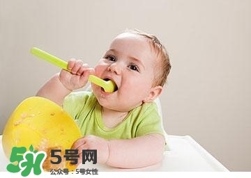 寶寶輔食一天吃幾次？寶寶每天吃輔食次數(shù)