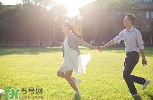 拍婚紗照可以戴眼鏡嗎？拍婚紗照戴眼鏡好不好？