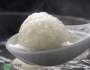 元宵面用涼水還是熱水？元宵是用熱水還是冷水調(diào)面粉？