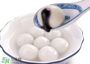 元宵面用涼水還是熱水？元宵是用熱水還是冷水調(diào)面粉？