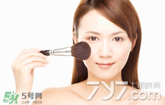 修容膏和修容粉哪個(gè)好用？新手用修容粉好還是膏好？