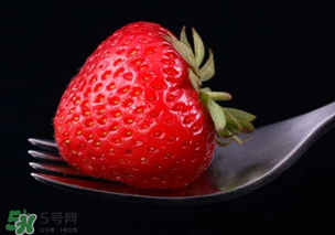 寶寶吃草莓會(huì)過敏嗎？寶寶吃草莓過敏怎么辦？