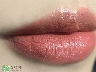 mac唇膏奶茶色是幾號(hào)？mac唇膏mocha試色