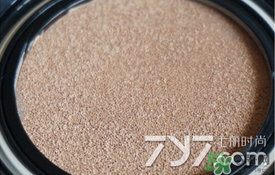 vant氣墊cc黑色和白色哪款好？vant36.5氣墊cc黑色和白色區(qū)別