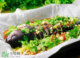 紙包魚用的什么紙？做紙包魚的紙什么紙？
