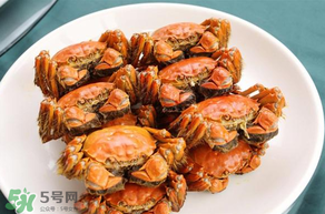 春天吃螃蟹應該選公的好還是母的好？春天螃蟹是公的好還是母的？