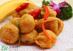 炸香蕉外面包裹的是什么？炸香蕉放面粉好還是淀粉？