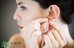 一次性耳釘怎么取下來？一次性耳釘多久取下來？
