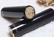 蘭蔻菁純唇膏怎么打開？蘭蔻口紅蓋子怎么打開？