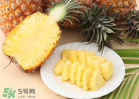 鳳梨吃之前用鹽水泡嗎？鳳梨為什么要用鹽水泡？