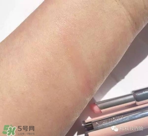紀(jì)梵希小羊皮和禁忌之吻哪個(gè)好？紀(jì)梵希小羊皮和禁忌之吻對(duì)比