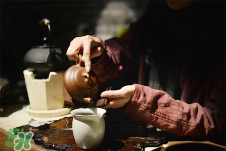 紫砂壺如何鑒別好壞？怎樣辨別紫砂壺的好壞？