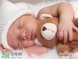 嘴唇干燥是什么原因？嘴唇干裂脫皮怎么辦？