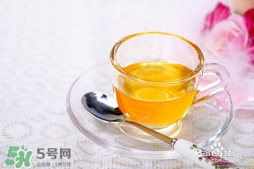 嘴唇干燥是什么原因？嘴唇干裂脫皮怎么辦？