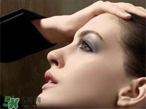 假體隆鼻多久可以化妝？假體隆鼻多久可以敷面膜？