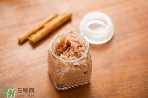 唇部磨砂膏多久用一次？唇部磨砂膏可以天天用嗎？