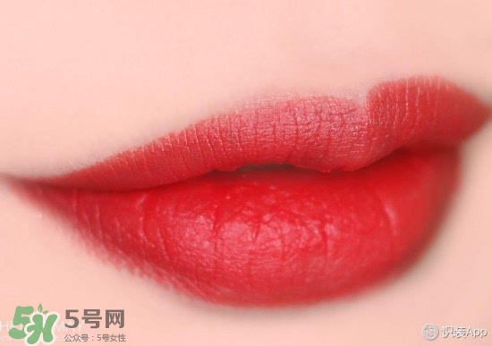 啞光口紅和珠光口紅哪個好？啞光口紅和珠光區(qū)別