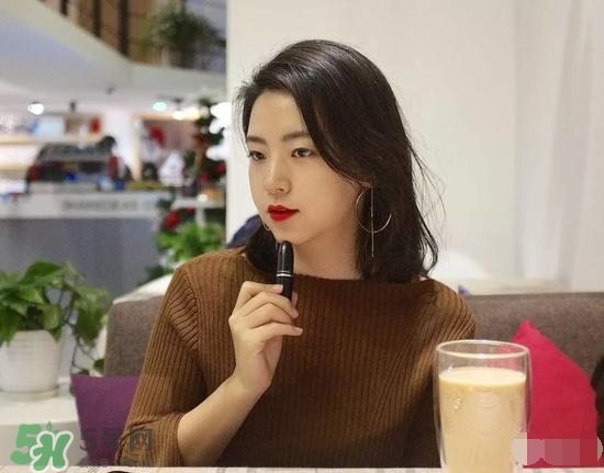 啞光和水潤(rùn)哪個(gè)好？啞光口紅和水潤(rùn)口紅區(qū)別