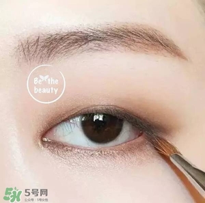 啞光眼影怎么畫(huà)？啞光眼影畫(huà)法步驟圖解