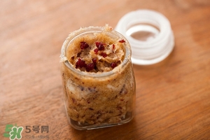 唇部磨砂膏多久用一次？唇部磨砂膏可以天天用嗎？