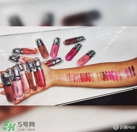 啞光口紅和珠光口紅哪個好？啞光口紅和珠光區(qū)別