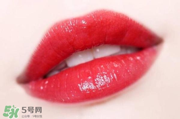 ysl鏡面唇釉和黑管唇釉哪個(gè)好？ysl鏡面唇釉和黑管唇釉區(qū)別