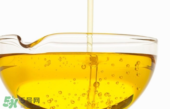 卸妝油會(huì)悶痘嗎？卸妝油會(huì)不會(huì)悶痘？