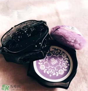 長痘痘可以涂散粉嗎？痘痘肌可以用散粉嗎？