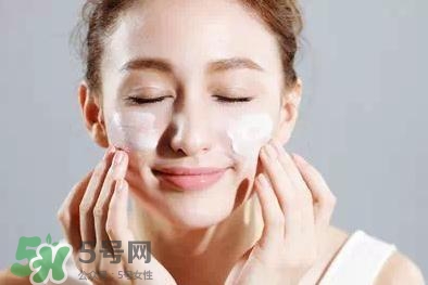 卸妝油悶痘怎么辦？卸妝油悶痘怎么補(bǔ)救？