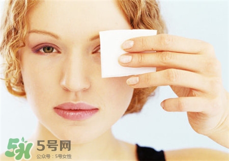 臉上長(zhǎng)痘痘可以用bb霜嗎？用bb霜會(huì)長(zhǎng)痘痘嗎？