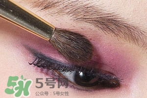 紫色腮紅適合什么口紅？紫色腮紅口紅搭配